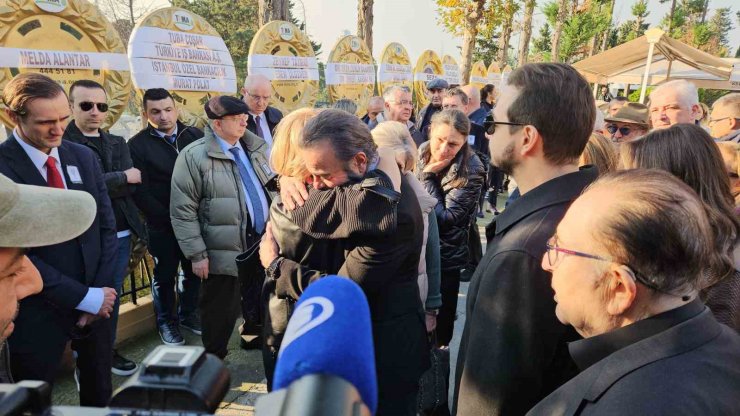 KARACİĞER NAKLİ YAPAN İLK TÜRK DOKTOR PROF. DR. MÜNCİ KALAYOĞLU SON YOLCULUĞUNA UĞURLANDI