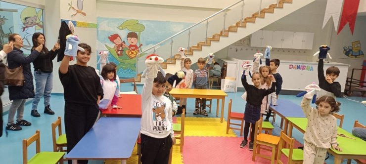 MALTEPELİ ÇOCUKLAR ARA TATİLDE TİYATRO OYUNLARIYLA BULUŞTU