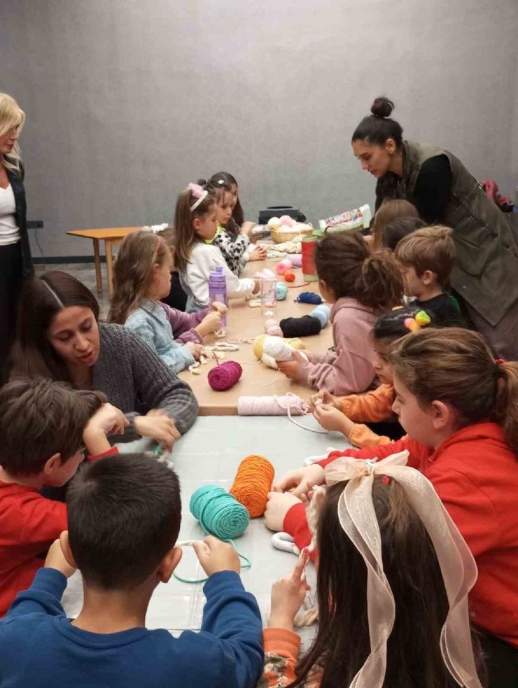 MALTEPELİ ÇOCUKLAR ARA TATİLDE TİYATRO OYUNLARIYLA BULUŞTU