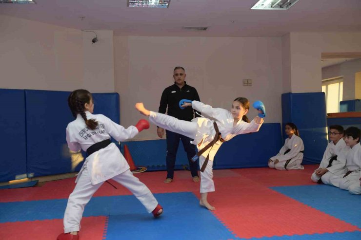 ESENYURT’TA SPOR OKULLARI İLE ÇOCUKLARIN ZİHİNSEL VE BEDENSEL GELİŞİMİNE KATKI SAĞLANIYOR
