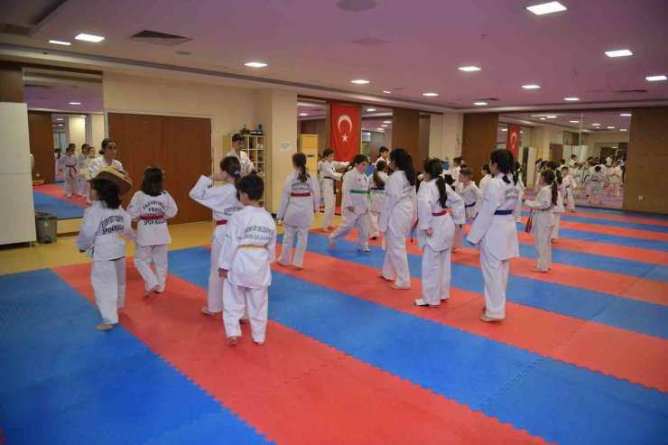 ESENYURT’TA SPOR OKULLARI İLE ÇOCUKLARIN ZİHİNSEL VE BEDENSEL GELİŞİMİNE KATKI SAĞLANIYOR
