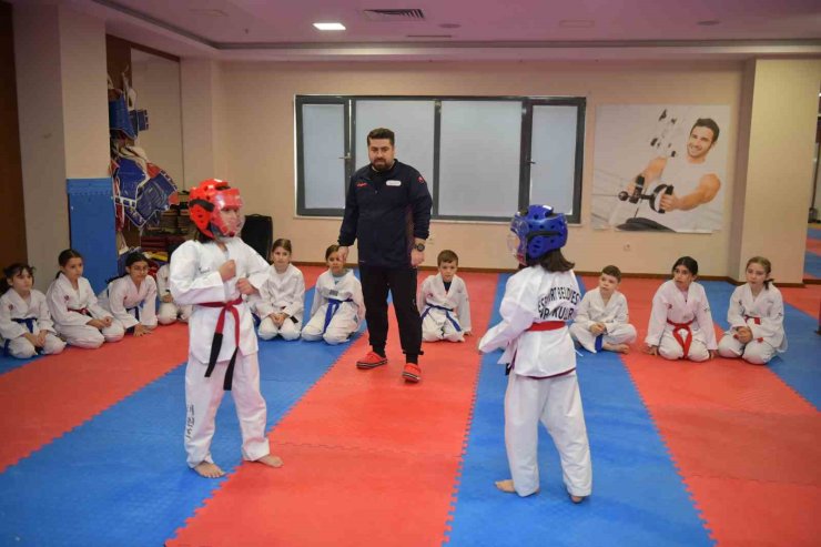 ESENYURT’TA SPOR OKULLARI İLE ÇOCUKLARIN ZİHİNSEL VE BEDENSEL GELİŞİMİNE KATKI SAĞLANIYOR
