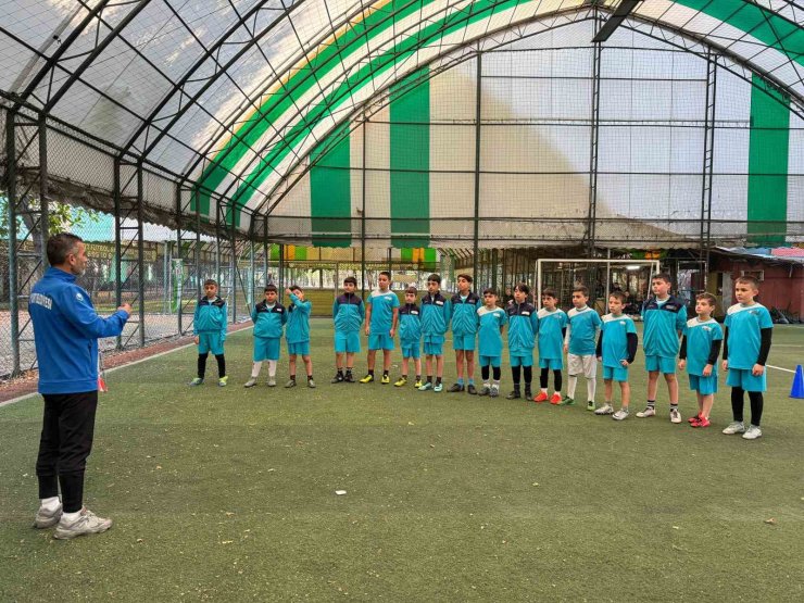 ESENYURT’TA SPOR OKULLARI İLE ÇOCUKLARIN ZİHİNSEL VE BEDENSEL GELİŞİMİNE KATKI SAĞLANIYOR