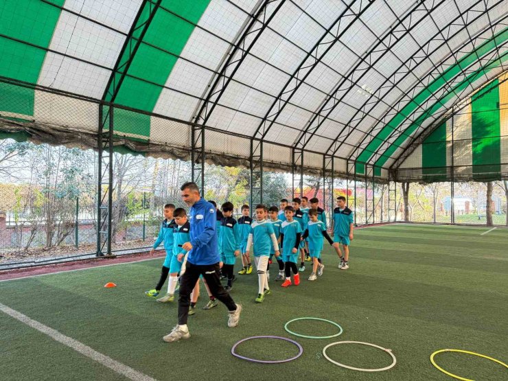ESENYURT’TA SPOR OKULLARI İLE ÇOCUKLARIN ZİHİNSEL VE BEDENSEL GELİŞİMİNE KATKI SAĞLANIYOR