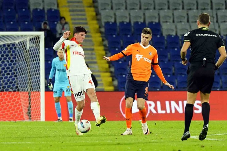 TRENDYOL SÜPER LİG: BAŞAKŞEHİR: 4 - GÖZTEPE: 0 (İLK YARI)
