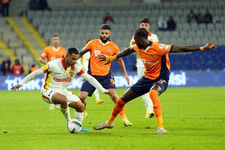 TRENDYOL SÜPER LİG: BAŞAKŞEHİR: 4 - GÖZTEPE: 0 (İLK YARI)