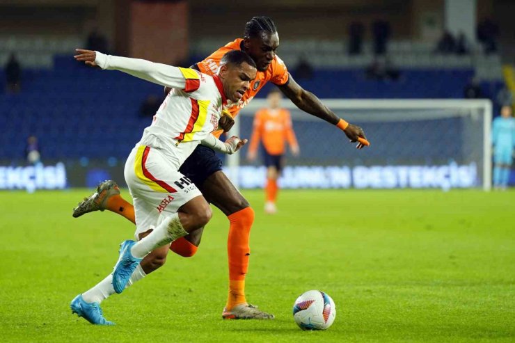 TRENDYOL SÜPER LİG: BAŞAKŞEHİR: 4 - GÖZTEPE: 0 (İLK YARI)