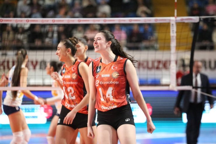 SULTANLAR LİGİ: KUZEYBORU: 1 - ECZACIBAŞI DYNAVİT: 3