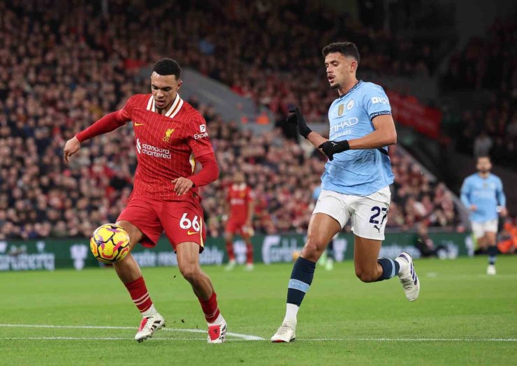 LİVERPOOL, ŞAMPİYONLUK YARIŞINDAKİ EN BÜYÜK RAKİBİNİ SAF DIŞI BIRAKTI