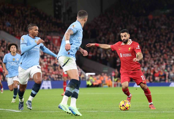 LİVERPOOL, ŞAMPİYONLUK YARIŞINDAKİ EN BÜYÜK RAKİBİNİ SAF DIŞI BIRAKTI
