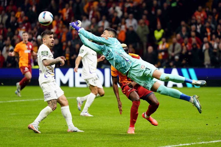 TRENDYOL SÜPER LİG: GALATASARAY: 1 - EYÜPSPOR: 1 (İLK YARI)