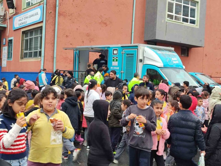 BAHÇELİEVLER BELEDİYESİ İLKOKUL ÖĞRENCİLERİNE 1 YIL BOYUNCA BESLENME DESTEĞİ SAĞLANACAK