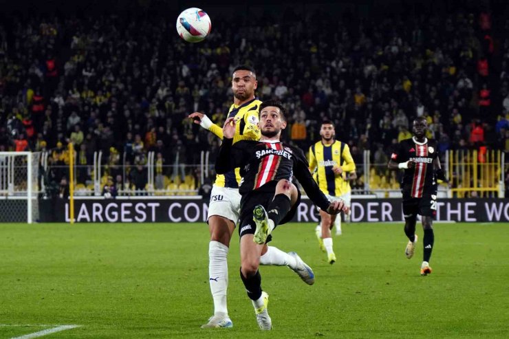 TRENDYOL SÜPER LİG: FENERBAHÇE: 1 - GAZİANTEP FK: 1 (İLK YARI)