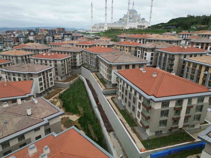 KİRAZLITEPE’DEKİ KENTSEL DÖNÜŞÜMDE HAK SAHİPLERİNE KONUT TESLİMATI DEVAM EDİYOR
