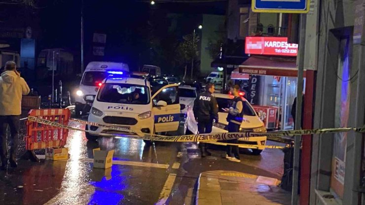 SARIYER’DE KAHVEHANE ÖNÜNDE SİLAHLI KAVGA. 1 YARALI