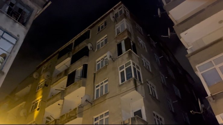 ESENLER’DE KOLONLARI ÇATLAYAN 6 KATLI BİNA TAHLİYE EDİLDİ