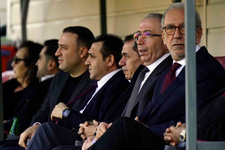 GALATASARAY YÖNETİMİ TAM KADRO ANTRENMANI TAKİP ETTİ
