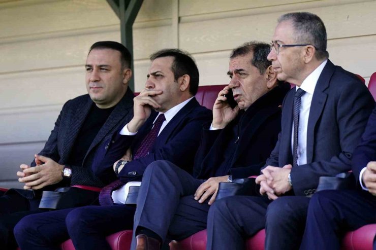 GALATASARAY YÖNETİMİ TAM KADRO ANTRENMANI TAKİP ETTİ