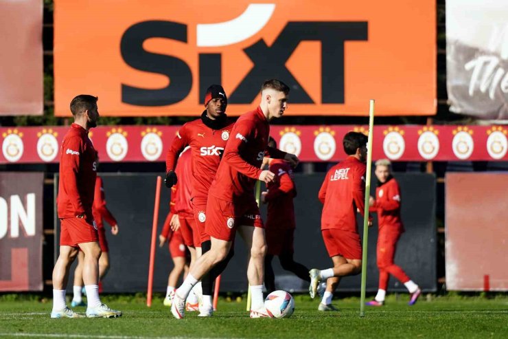 GALATASARAY YÖNETİMİ TAM KADRO ANTRENMANI TAKİP ETTİ