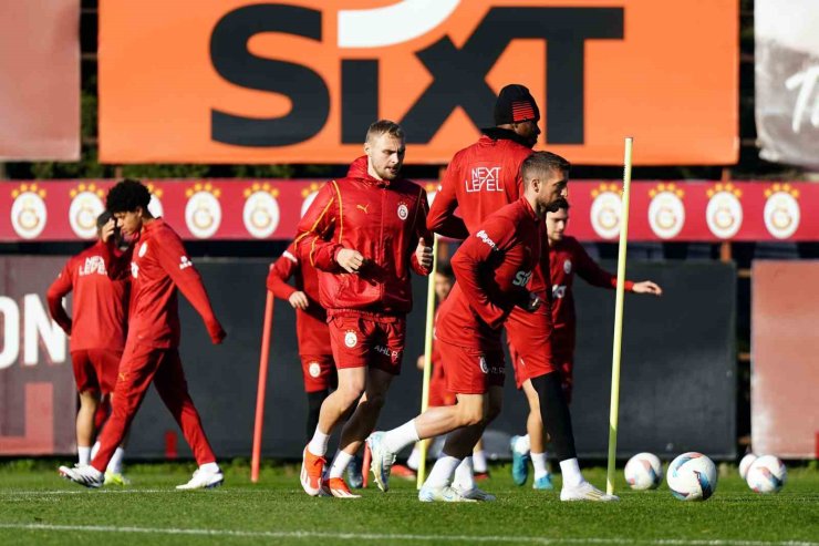 GALATASARAY YÖNETİMİ TAM KADRO ANTRENMANI TAKİP ETTİ