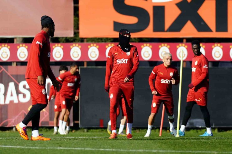 GALATASARAY YÖNETİMİ TAM KADRO ANTRENMANI TAKİP ETTİ