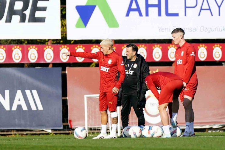 GALATASARAY YÖNETİMİ TAM KADRO ANTRENMANI TAKİP ETTİ