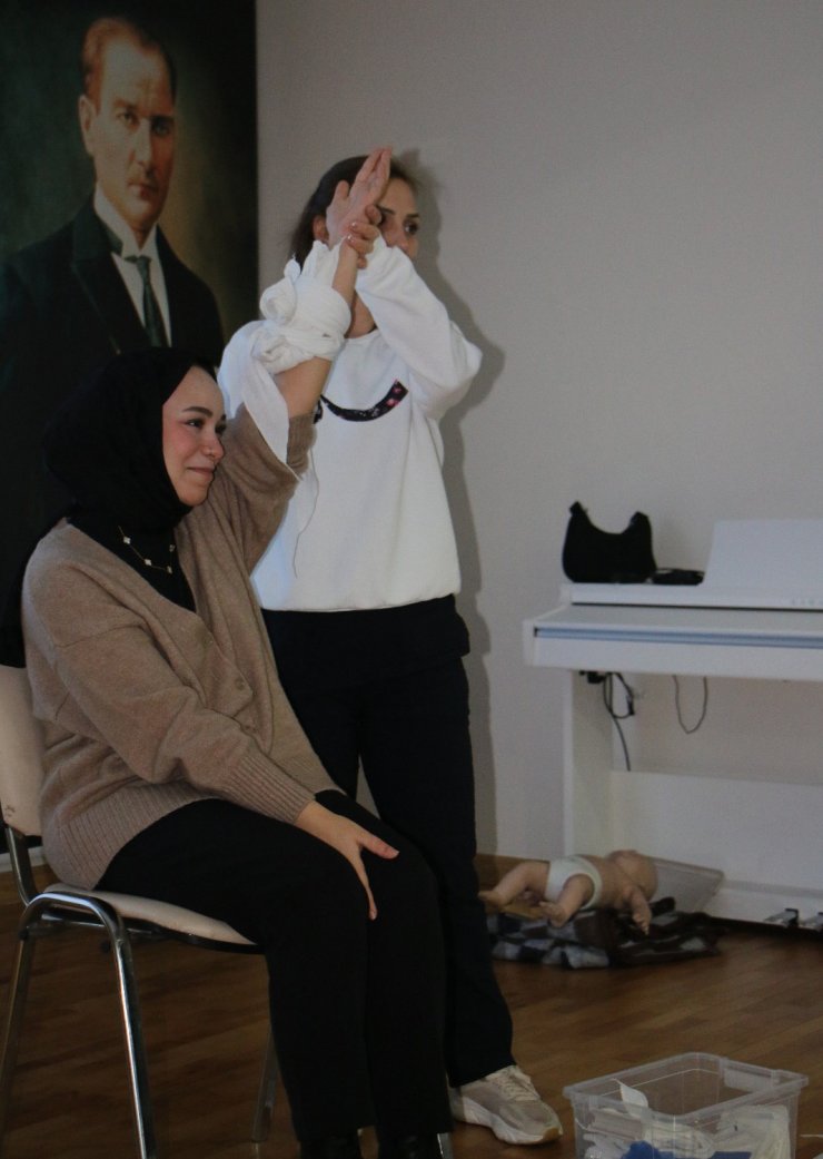 KARTAL BELEDİYESİ’NDEN LİSE ÖĞRENCİLERİNE İLK YARDIM EĞİTİMİ