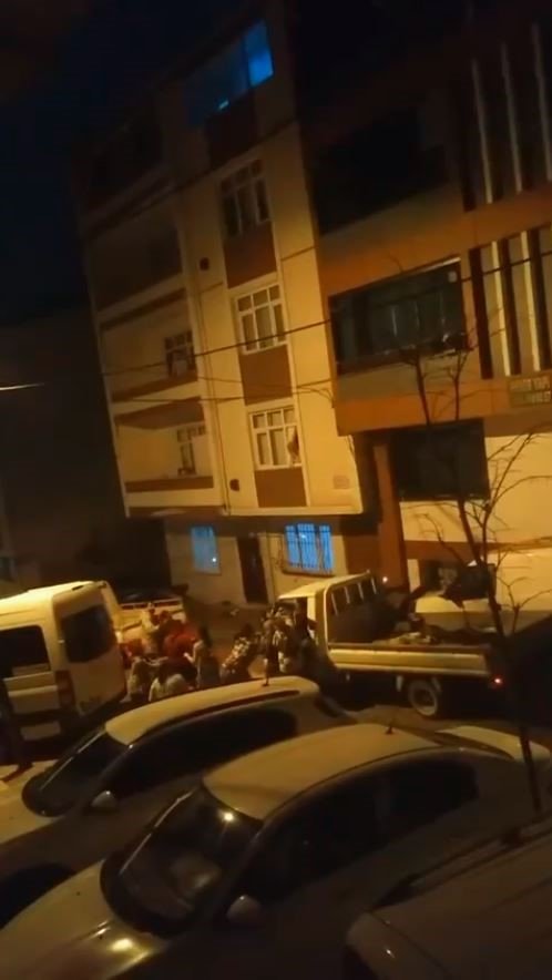 KARI - KOCA KAVGASINA AİLELER DAHİL OLDU, BİR ADAM KAMYONET İLE KALABALIĞA DALDI