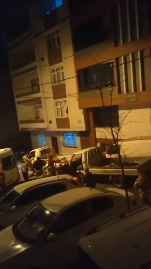 KARI - KOCA KAVGASINA AİLELER DAHİL OLDU, BİR ADAM KAMYONET İLE KALABALIĞA DALDI
