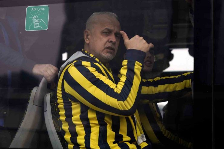 FENERBAHÇE TARAFTARI STADA GELDİ
