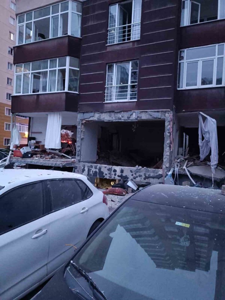 BEYLİKDÜZÜ’NDE 14 KATLI BİNADA PATLAMA MEYDANA GELDİ