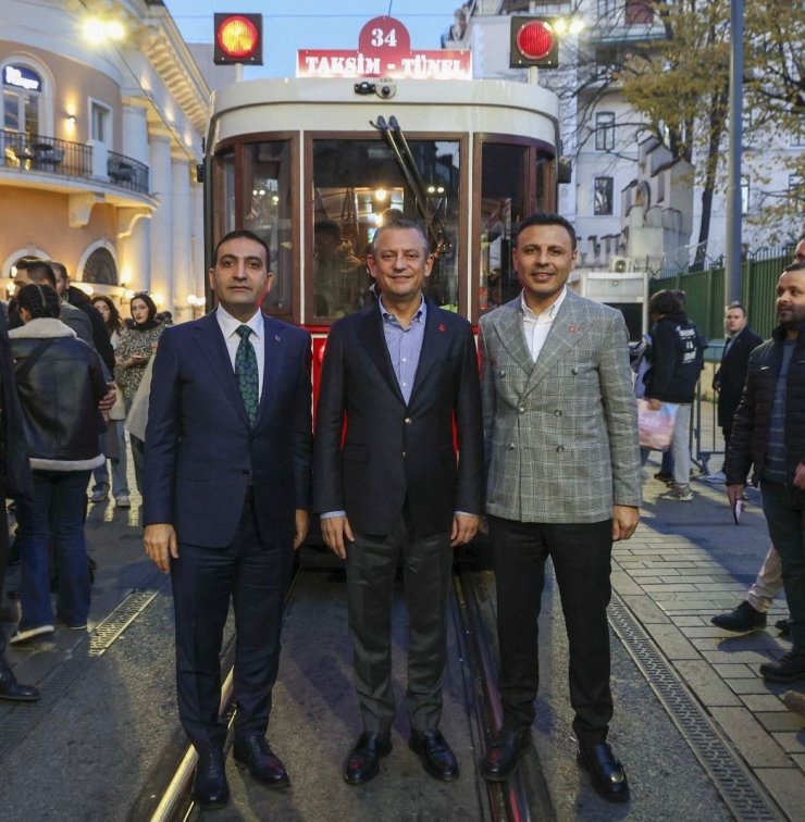 CHP LİDERİ ÖZGÜR ÖZEL’DEN BEYOĞLU BELEDİYESİ’NE ZİYARET