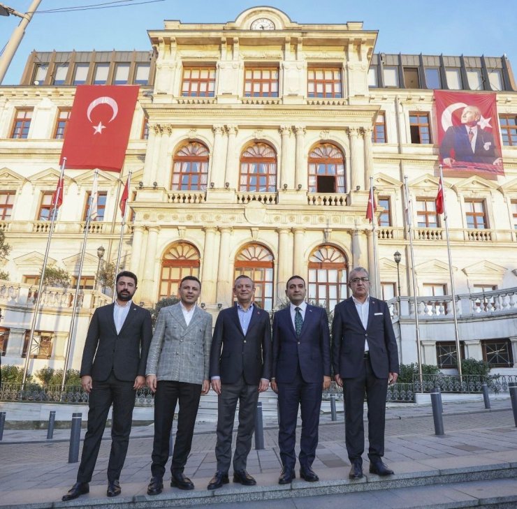 CHP LİDERİ ÖZGÜR ÖZEL’DEN BEYOĞLU BELEDİYESİ’NE ZİYARET