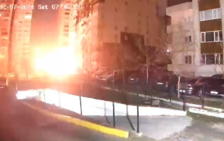 BEYLİKDÜZÜ’NDE 14 KATLI BİR BİNADA PATLAMA: 1 ÖLÜ, 3 YARALI