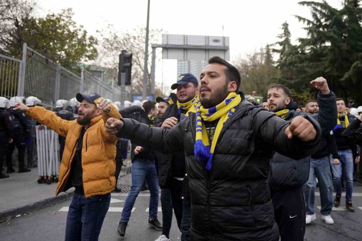 FENERBAHÇE TARAFTARI STADA GELDİ