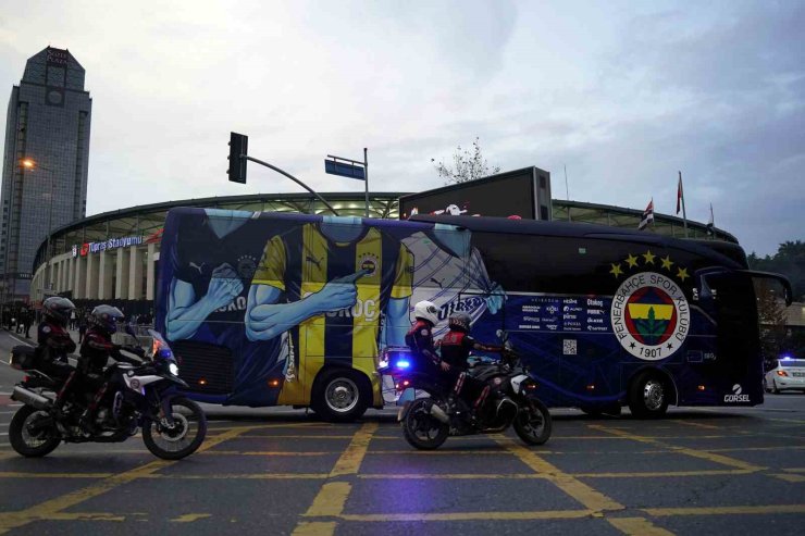 FENERBAHÇE, TÜPRAŞ STADYUMU’NA ULAŞTI