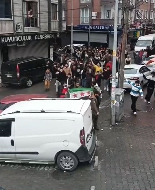MUHALİFLERİN ŞAM’I ELE GEÇİRMESİ İSTANBUL’DA KONVOYLARLA KUTLANDI
