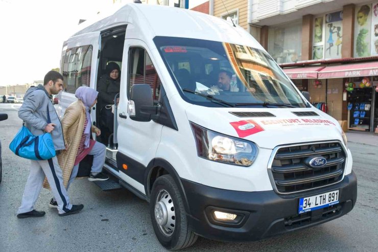 ESENYURT BELEDİYESİNDEN ÖZEL BİREYLERE YÜZME İLE TERAPİ