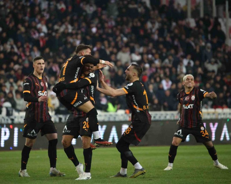 GALATASARAY, SİVAS’TA FARKI 6’YA ÇIKARDI