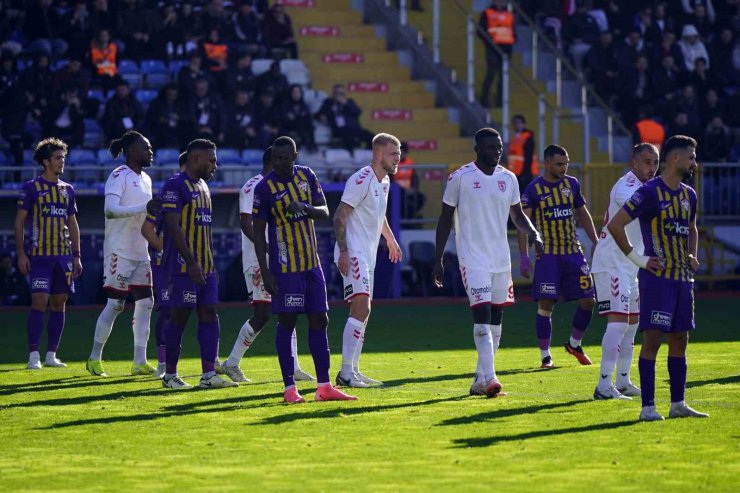 TRENDYOL SÜPER LİG: EYÜPSPOR: 0 - SAMSUNSPOR: 0 (İLK YARI)