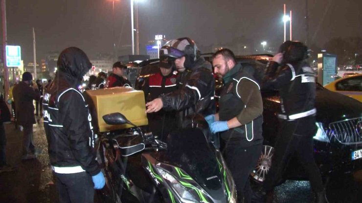 İSTANBUL EMNİYET MÜDÜRÜ YILDIZ, TAKSİM’DE DENETİME KATILDI
