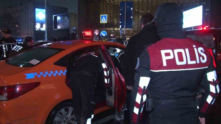 İSTANBUL EMNİYET MÜDÜRÜ YILDIZ, TAKSİM’DE DENETİME KATILDI