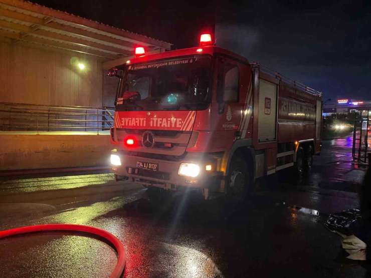 ÜMRANİYE’DE AVM’DE KORKUTAN YANGIN