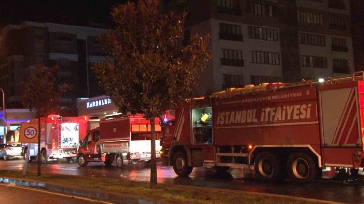 BAŞAKŞEHİR’DE ELEKTRİKLİ ARAÇ YANGINI: 14 KATLI BİNA GEÇİCİ OLARAK TAHLİYE EDİLDİ