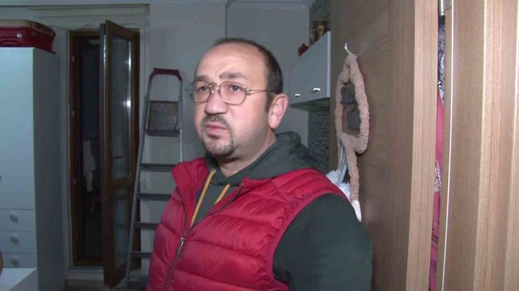 BEYOĞLU’NDA YOL ÇÖKTÜ, 2 DAİREYİ SU BASTI: VATANDAŞ İSKİ’YE TEPKİ GÖSTERDİ