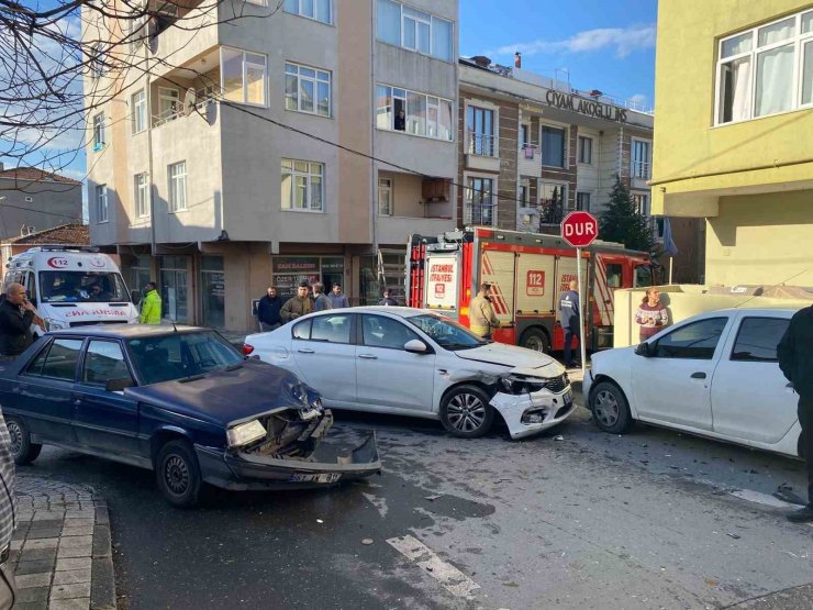 ÜMRANİYE’DE ZİNCİRLEME KAZA: 2 YARALI
