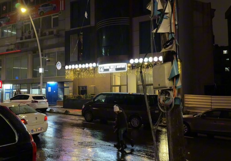 ERKEK ARKADAŞIYLA KONAKLADIĞI OTEL ODASINDA ÖLÜ BULUNDU