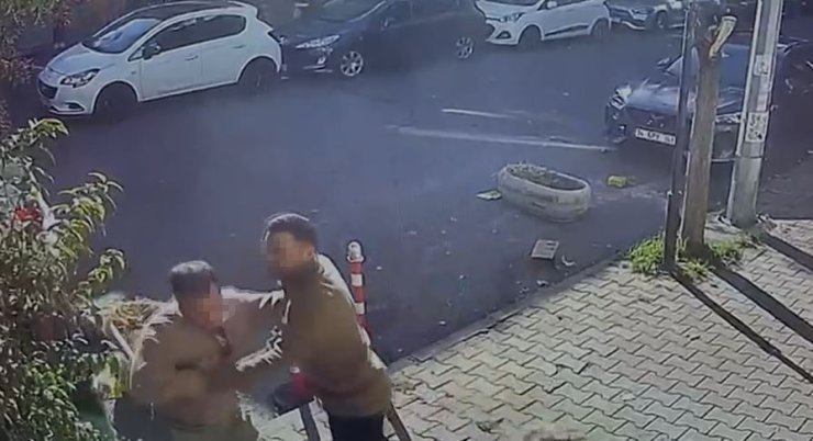KEDİSİNİN TIRAŞINI BEĞENMEYEN KADIN VETERİNERE SALDIRDI