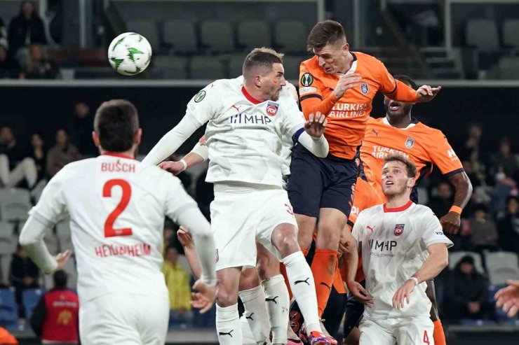 UEFA KONFERANS LİGİ: BAŞAKŞEHİR: 2 - HEİDENHEİM: 0 (İLK YARI)