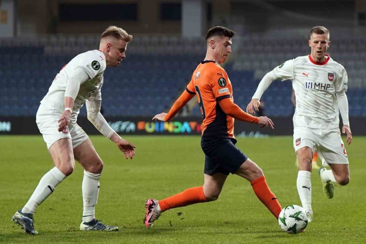 UEFA KONFERANS LİGİ: BAŞAKŞEHİR: 2 - HEİDENHEİM: 0 (İLK YARI)
